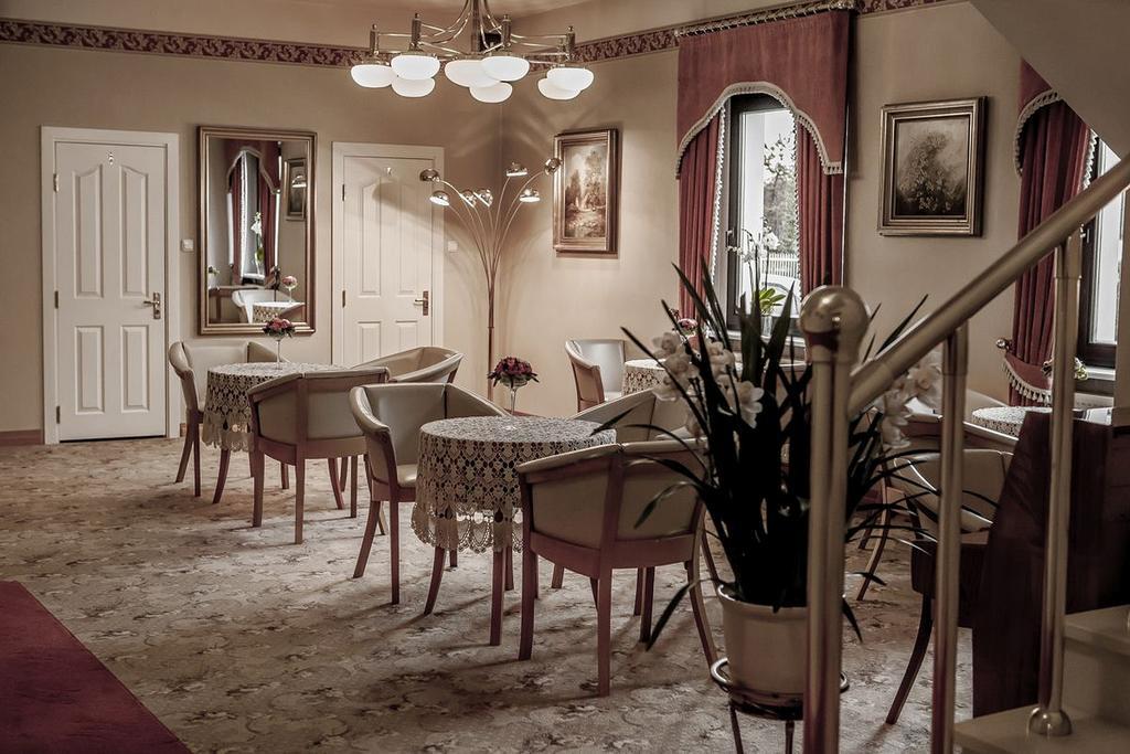 Palazzo Adler Bed & Breakfast Swarzedz Ngoại thất bức ảnh
