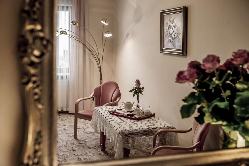 Palazzo Adler Bed & Breakfast Swarzedz Ngoại thất bức ảnh